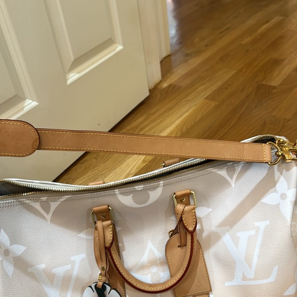 Authentic Louis Vuitton Keepall Bandouliere Gradient Pastel - Picture 10 of 16